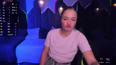 Bella online show from October 2025 07:26:02 PM