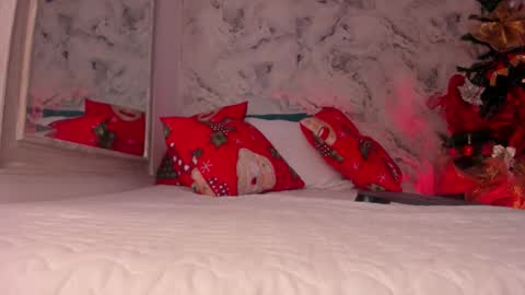 Snapshot of bella_desi chatting on December 2025 08:07:02 PM Dessi online show from December 2025 08:07:02 PM