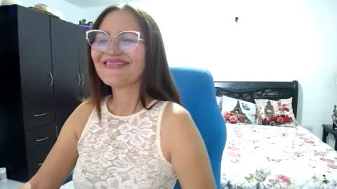 Bella online show from November 2025 11:14:02 PM