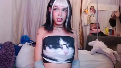 Snapshot of bella_gonvill chatting on June 2026 06:04:01 AM bella_gonvill online show from June 2026 06:04:01 AM