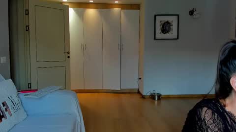 Anna  online show from September 2025 09:09:02 AM