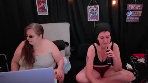 Snapshot of bella_james_1988 chatting on November 2025 04:52:02 PM Bella James online show from November 2025 04:52:02 PM