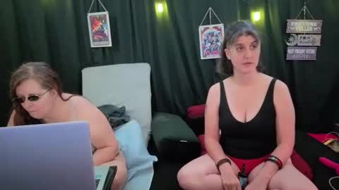 Snapshot of bella_james_1988 chatting on November 2025 04:45:02 PM Bella James online show from November 2025 04:45:02 PM