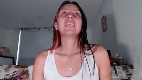 Snapshot of bella_marlowe chatting on January 2025 10:17:02 PM Bella Marlowe online show from January 2025 10:17:02 PM