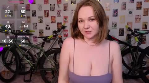 Snapshot of bella_murrrr chatting on November 2025 07:45:02 PM Bella online show from November 2025 07:45:02 PM