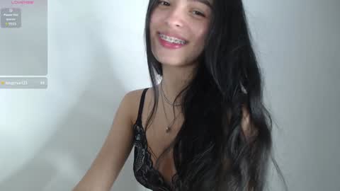 Snapshot of bella_musee chatting on January 2025 01:32:01 AM online show from January 2025 01:32:01 AM