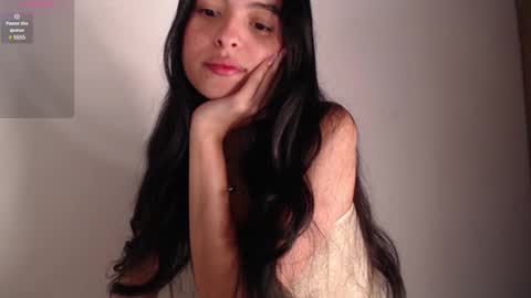 Snapshot of bella_musee chatting on February 2025 10:54:01 PM online show from February 2025 10:54:01 PM