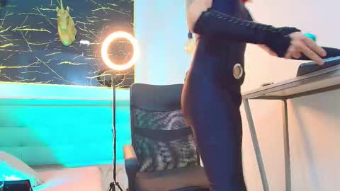 Snapshot of bella_salvatore chatting on November 2025 08:52:01 PM online show from November 2025 08:52:01 PM