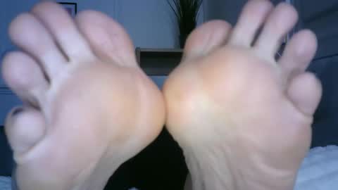 Snapshot of bella_sexy_feet chatting on January 2025 09:39:01 PM bella_sexy_feet online show from January 2025 09:39:01 PM