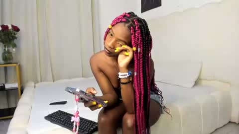 Snapshot of bella_thequeen chatting on June 2026 03:00:01 AM Bella sweetpea online show from June 2026 03:00:01 AM