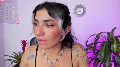 Snapshot of bella_thorne3 chatting on February 2025 05:18:02 AM Bella online show from February 2025 05:18:02 AM