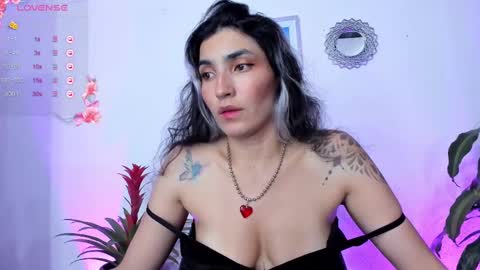 Snapshot of bella_thorne3 chatting on February 2025 11:21:02 PM Bella online show from February 2025 11:21:02 PM