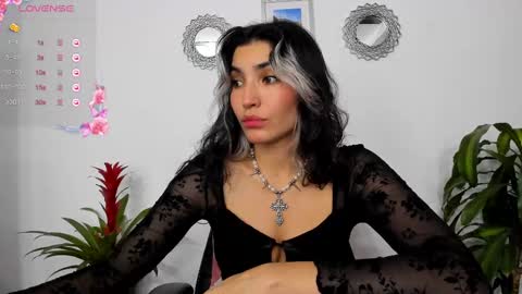 Snapshot of bella_thorne3 chatting on March 2025 04:53:01 PM Bella online show from March 2025 04:53:01 PM