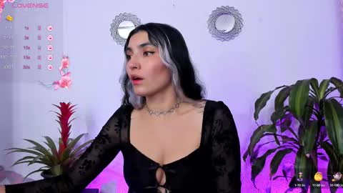 Snapshot of bella_thorne3 chatting on March 2025 07:49:02 PM Bella online show from March 2025 07:49:02 PM