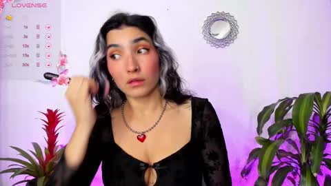 Snapshot of bella_thorne3 chatting on March 2025 02:09:02 AM Bella online show from March 2025 02:09:02 AM