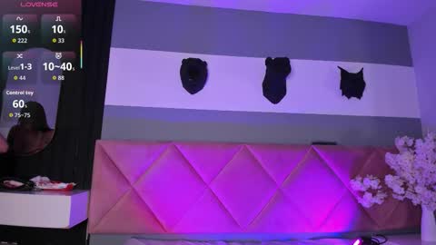 Snapshot of bella_williiams_ chatting on December 2025 12:20:01 PM Bella online show from December 2025 12:20:01 PM