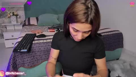 Snapshot of bellaa_becca chatting on March 2025 06:44:01 PM Bella Becca online show from March 2025 06:44:01 PM