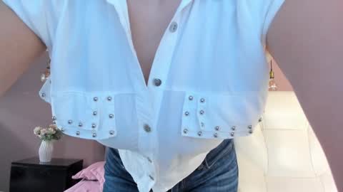 Snapshot of bellaclaiir chatting on February 2025 07:53:02 PM Bella Clair online show from February 2025 07:53:02 PM