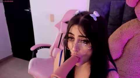 bella cruz online show from April 2026 09:39:33 PM