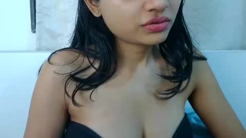 bellacrystall online show from March 2026 03:34:02 AM