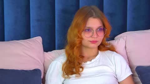 Snapshot of bellamarebelle chatting on September 2025 04:38:02 AM BellaMarebelle online show from September 2025 04:38:02 AM