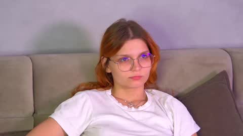 Snapshot of bellamarebelle chatting on September 2025 04:34:01 PM BellaMarebelle online show from September 2025 04:34:01 PM