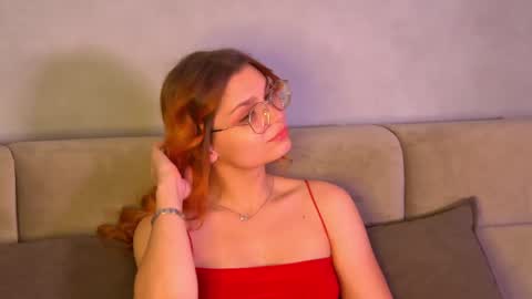 Snapshot of bellamarebelle chatting on October 2025 04:32:01 AM BellaMarebelle online show from October 2025 04:32:01 AM