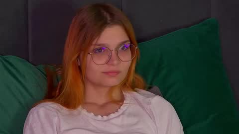 Snapshot of bellamarebelle chatting on October 2025 04:26:01 AM BellaMarebelle online show from October 2025 04:26:01 AM