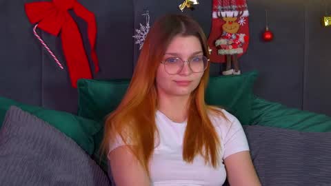 Snapshot of bellamarebelle chatting on December 2025 04:18:02 AM BellaMarebelle online show from December 2025 04:18:02 AM