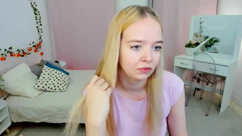 Snapshot of bellamontgomery chatting on October 2025 10:09:02 PM Bella online show from October 2025 10:09:02 PM