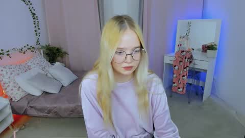 Snapshot of bellamontgomery chatting on November 2025 10:07:02 PM Bella online show from November 2025 10:07:02 PM