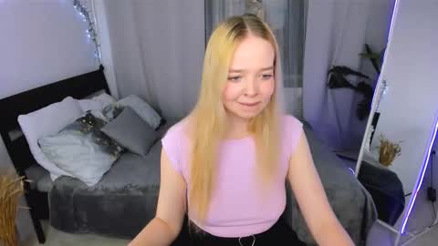 Snapshot of bellamontgomery chatting on November 2025 08:41:02 PM Bella online show from November 2025 08:41:02 PM