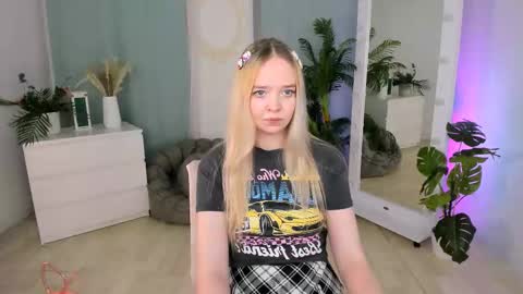 Snapshot of bellamontgomery chatting on December 2025 11:03:02 PM Bella online show from December 2025 11:03:02 PM