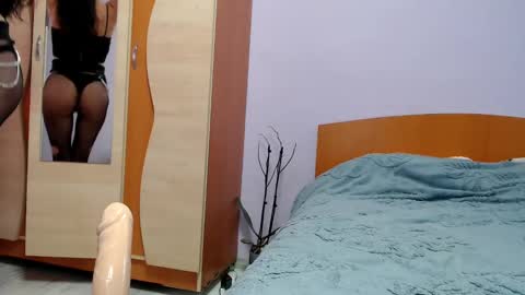 bellaqueen0701 online show from February 2025 11:03:01 AM