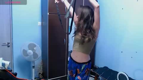 bellaqueen0701 online show from September 2025 01:02:01 PM