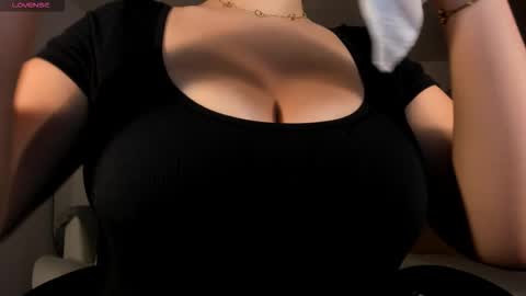 Snapshot of bellarosex1 chatting on December 2025 04:29:02 AM Bella Rose online show from December 2025 04:29:02 AM