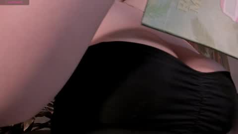 Snapshot of bellarosex1 chatting on December 2025 03:46:01 AM Bella Rose online show from December 2025 03:46:01 AM