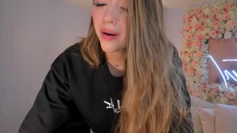 Snapshot of bellarosex1 chatting on February 2026 06:39:02 AM Bella Rose online show from February 2026 06:39:02 AM