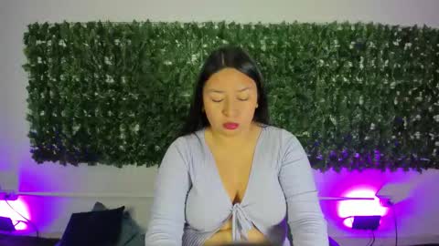 BellaRoux online show from February 2026 12:28:01 PM