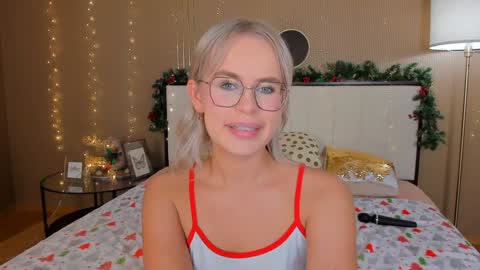 Snapshot of bellatip chatting on December 2024 06:49:02 AM Bella online show from December 2024 06:49:02 AM