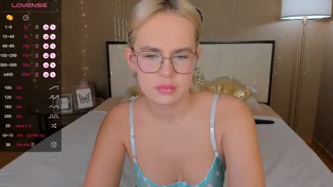 Snapshot of bellatip chatting on February 2025 12:57:01 AM Bella online show from February 2025 12:57:01 AM