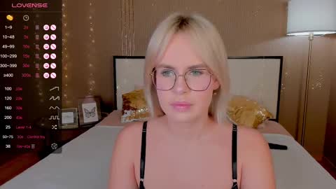 Snapshot of bellatip chatting on February 2025 12:43:01 AM Bella online show from February 2025 12:43:01 AM