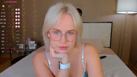 Snapshot of bellatip chatting on September 2025 01:05:01 AM Bella online show from September 2025 01:05:01 AM