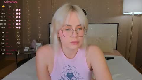 Snapshot of bellatip chatting on September 2025 12:45:02 AM Bella online show from September 2025 12:45:02 AM