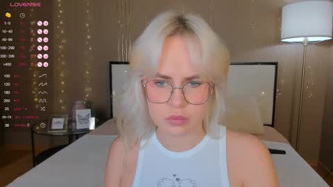 Snapshot of bellatip chatting on September 2025 01:10:01 AM Bella online show from September 2025 01:10:01 AM