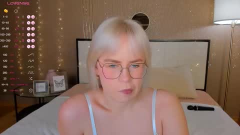 Snapshot of bellatip chatting on October 2025 12:57:01 AM Bella online show from October 2025 12:57:01 AM