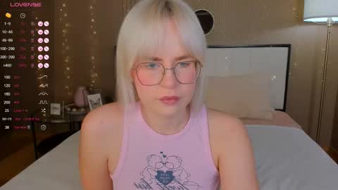 Snapshot of bellatip chatting on November 2025 12:44:01 AM Bella online show from November 2025 12:44:01 AM