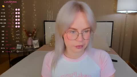 Snapshot of bellatip chatting on November 2025 12:54:02 AM Bella online show from November 2025 12:54:02 AM