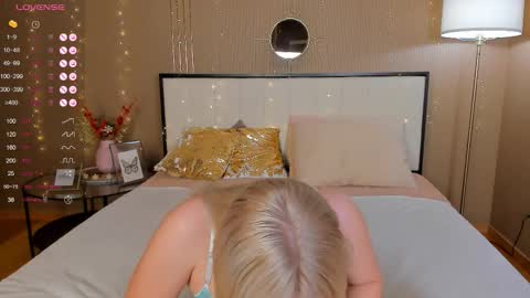 Snapshot of bellatip chatting on November 2025 12:43:02 AM Bella online show from November 2025 12:43:02 AM