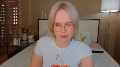 Snapshot of bellatip chatting on November 2025 12:58:01 AM Bella online show from November 2025 12:58:01 AM